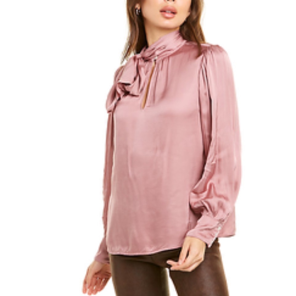 NWT Velvet by Graham & Spencer Alanna top